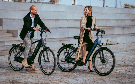 Zwarte elektrische fietsen